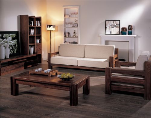 北京华丰家具所生产销售的家具产品种类繁多,其中有床具,餐桌,装饰柜